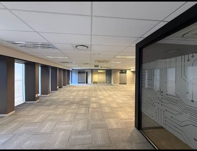 762M² OFFICE TO LET IN FORESHORE